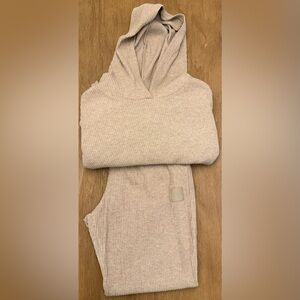 Alo Ribbed Hoodie & Jogger Set in Light Beige